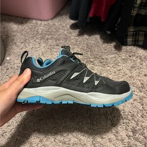 Columbia hiking shoes - size women’s 6